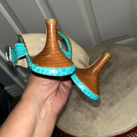 Harold's womens Turquoise 2" embossed print Sandals/Slides Sz 6B Made in italy - Picture 10 of 16